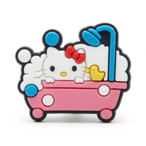 Jibbitz Hello Kitty dans une baignoire rose pleine de mousse, douche bleue et canard jaune